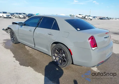 2019 Chrysler 300 Touring z USA, uszkodzony, nr VIN 2C3CCAAG0KH601594